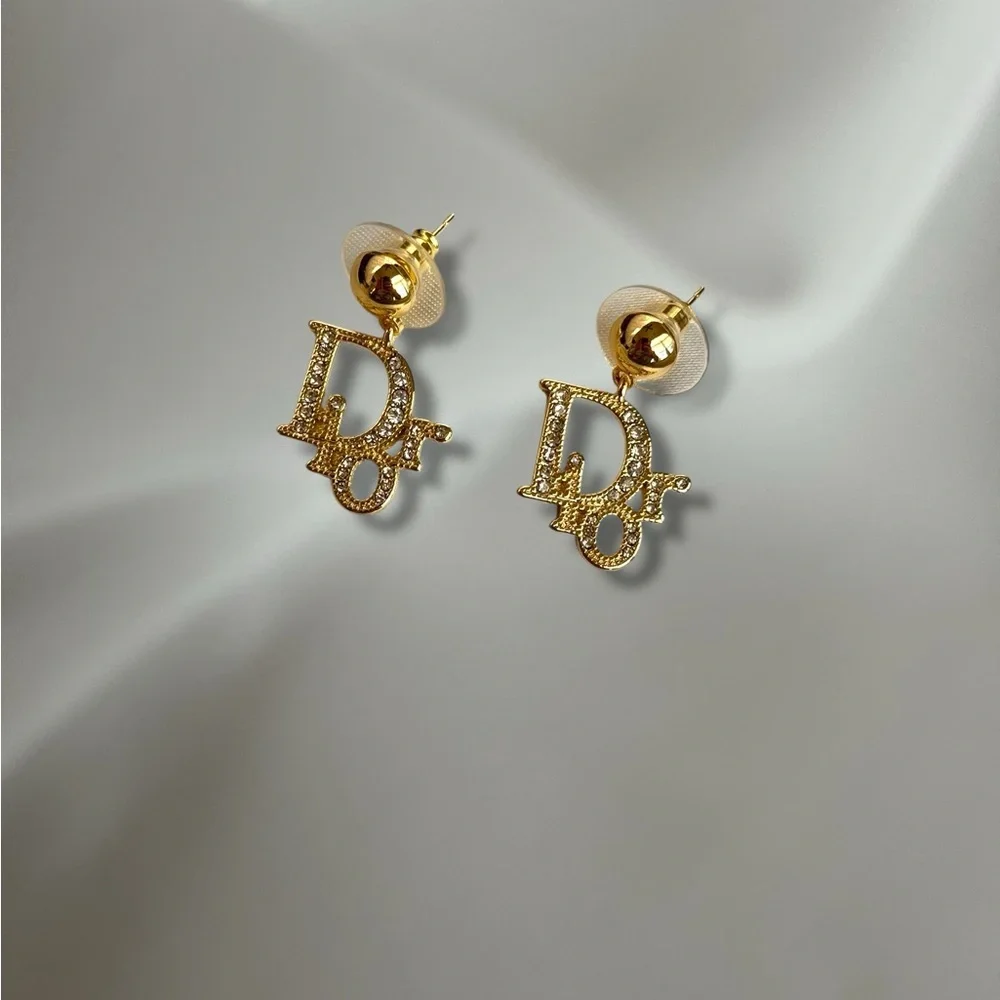 ❤️DIOR Gold Stamped Earrings